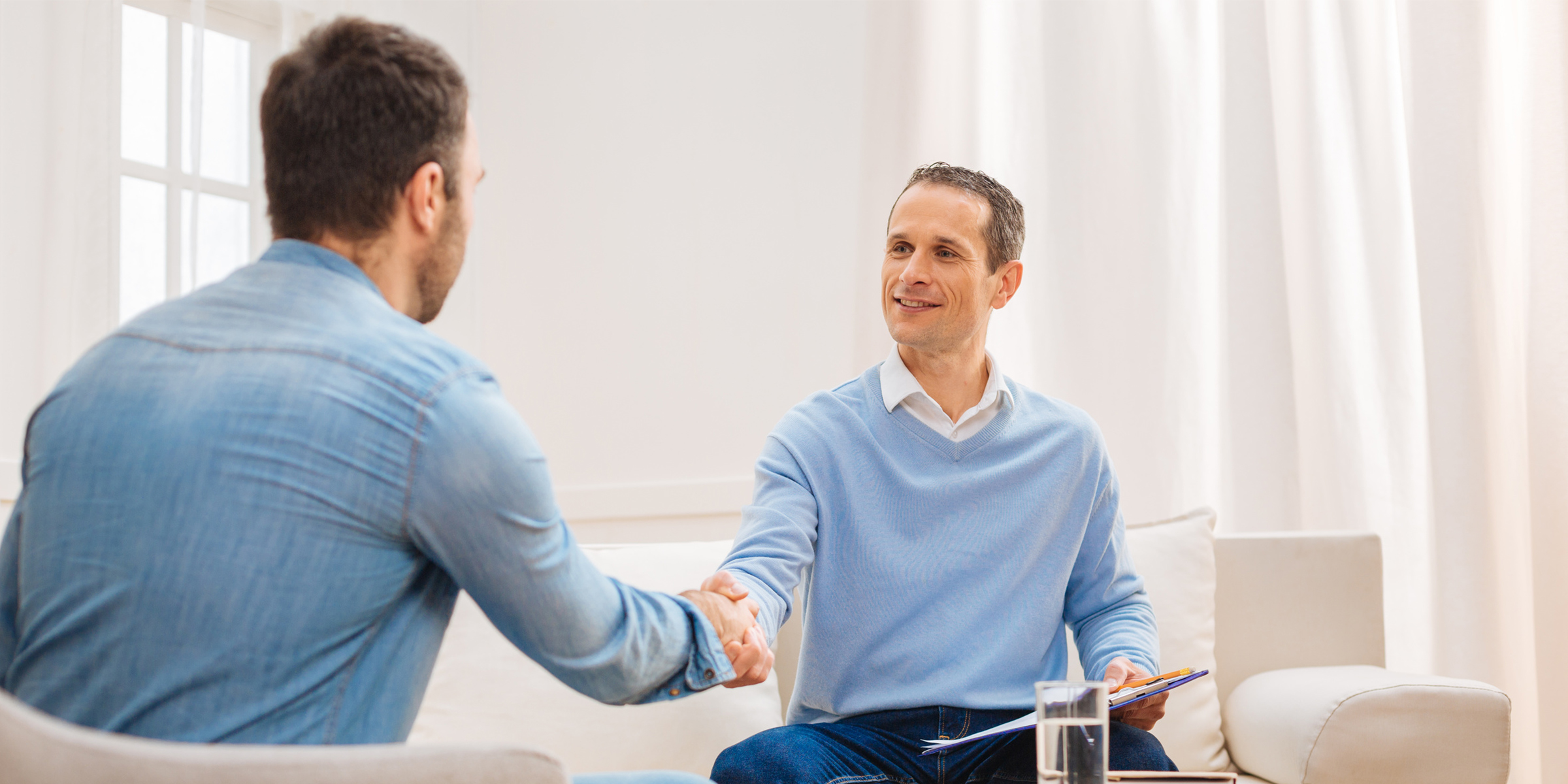 Консультация психолога. Консультация психолога. Психолог мужчина. Работа с психологом с его клиентами. Работа с психологом с его клиентами.