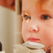 Enfants : quand consulter un ophtalmologue