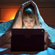 Usage excessif des écrans : les dangers sur la santé des enfants